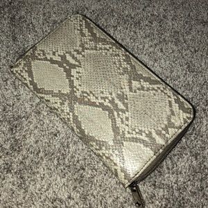 Thirty-One All About the Benjamins Wallet